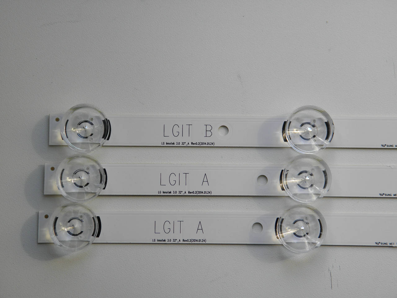 

LED подсветка LG серия 32LB* 32LF* LG Innotek 6916L-1974A 6916L-1975A