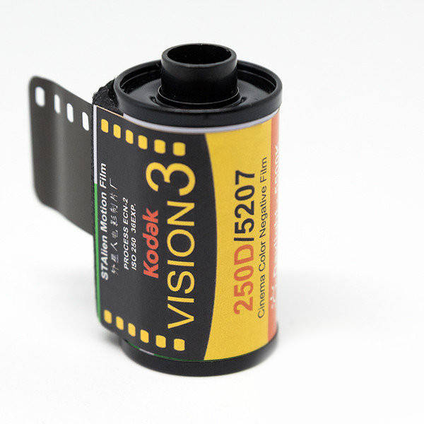 

Фотопленка цветная KODAK VISION3 250D Color Negative Film 5207