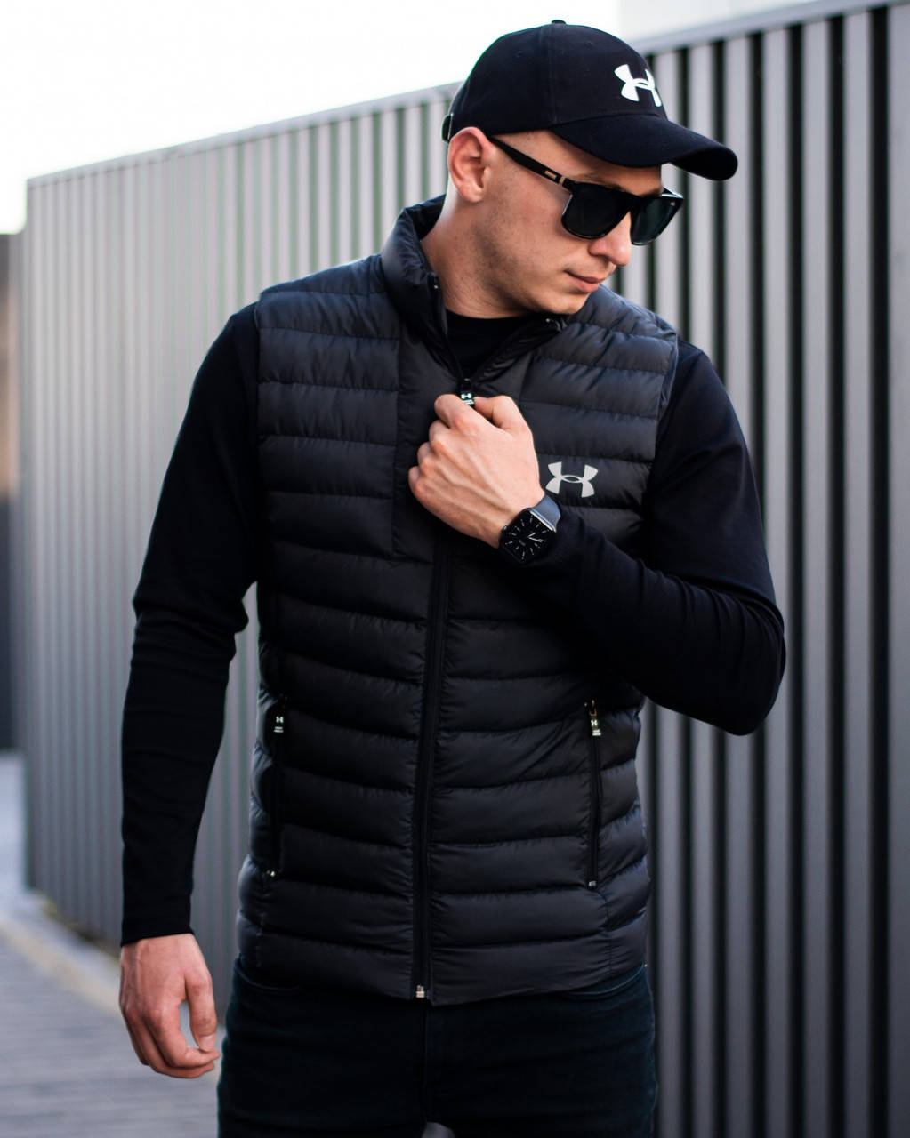 

Мужская стильная спортивная Жилетка Under Armour (чёрная) XXL