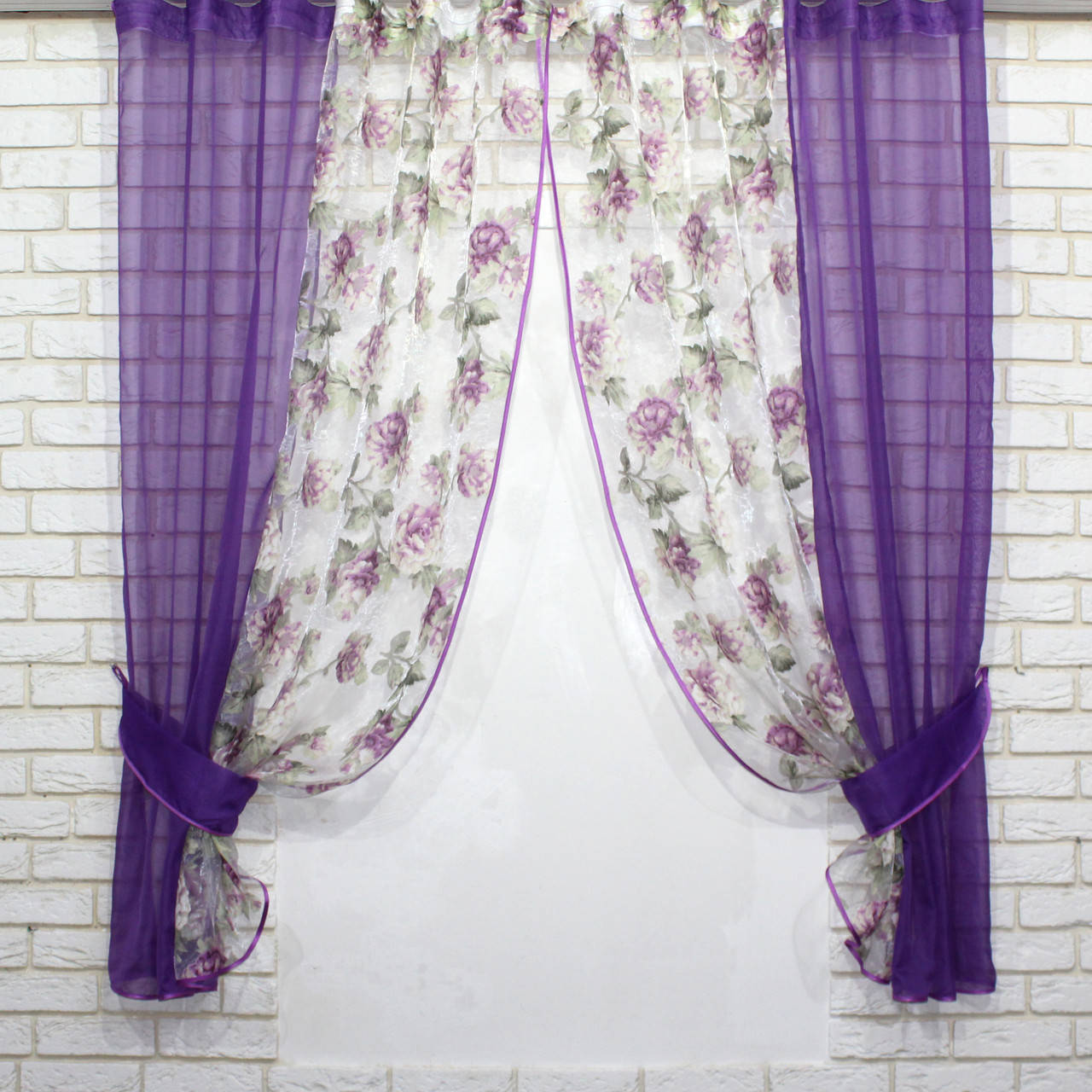 

Кухонные шторки (260х170см.). На карниз 1,5м. Цвет фиолетовый с белым. Код 083к 50-195