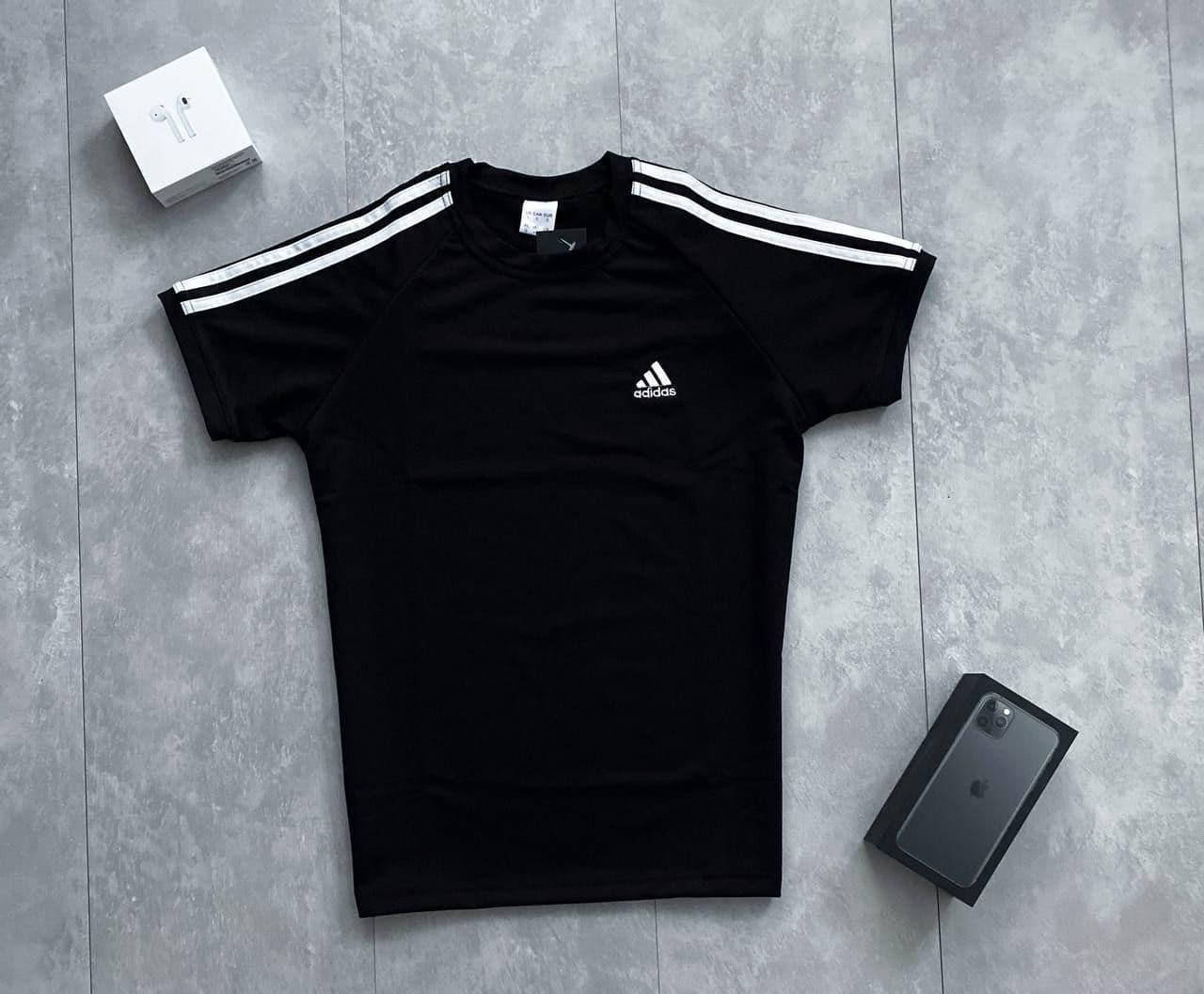 

Футболка Adidas черная