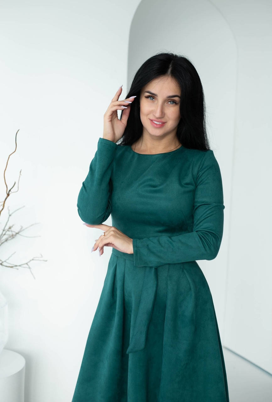 

Красивое замшевое женское платье-миди зеленого цвета, осеннее платье с длинным рукавом, р.44-54.