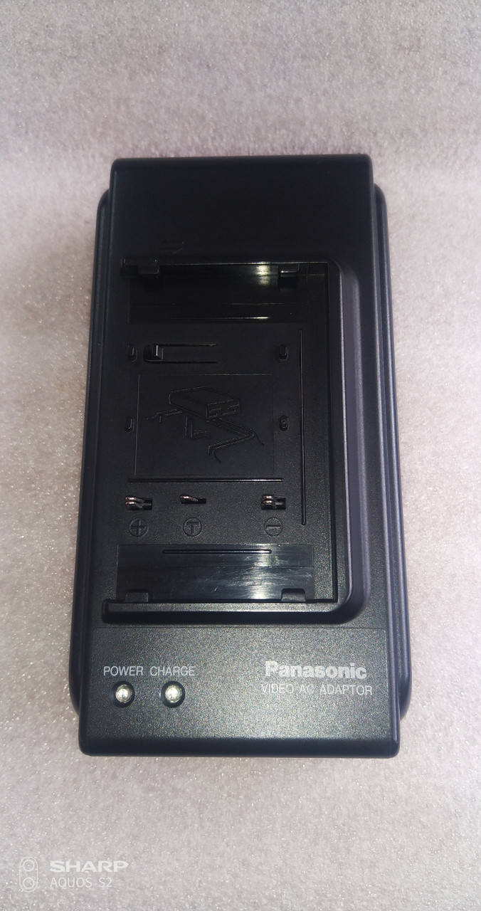 

Зарядний пристрій для відеокамери Panasonic VSK0317