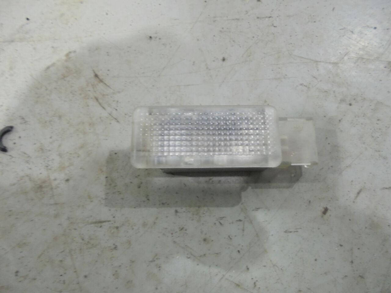 

Б/У ФОНАРЬ БАГАЖНИКА SKODA RUMSTER 6L0947415