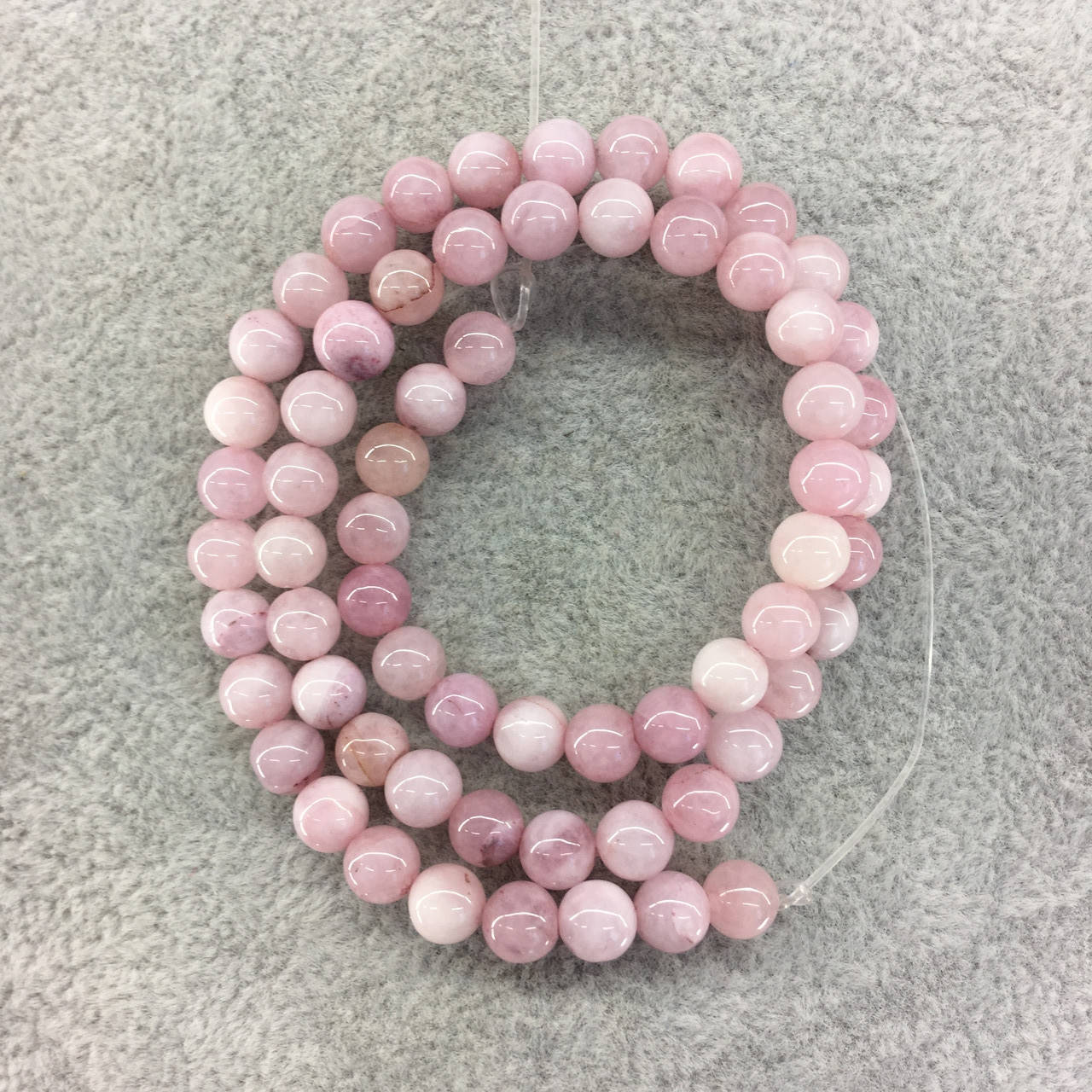 

Бусины на нитке Лепидолит (им. из кварца) d=6мм L=36-38см