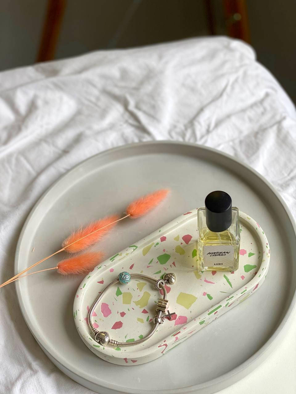 

Подставка из гипса под украшения, свечи или растения."Terrazzo".