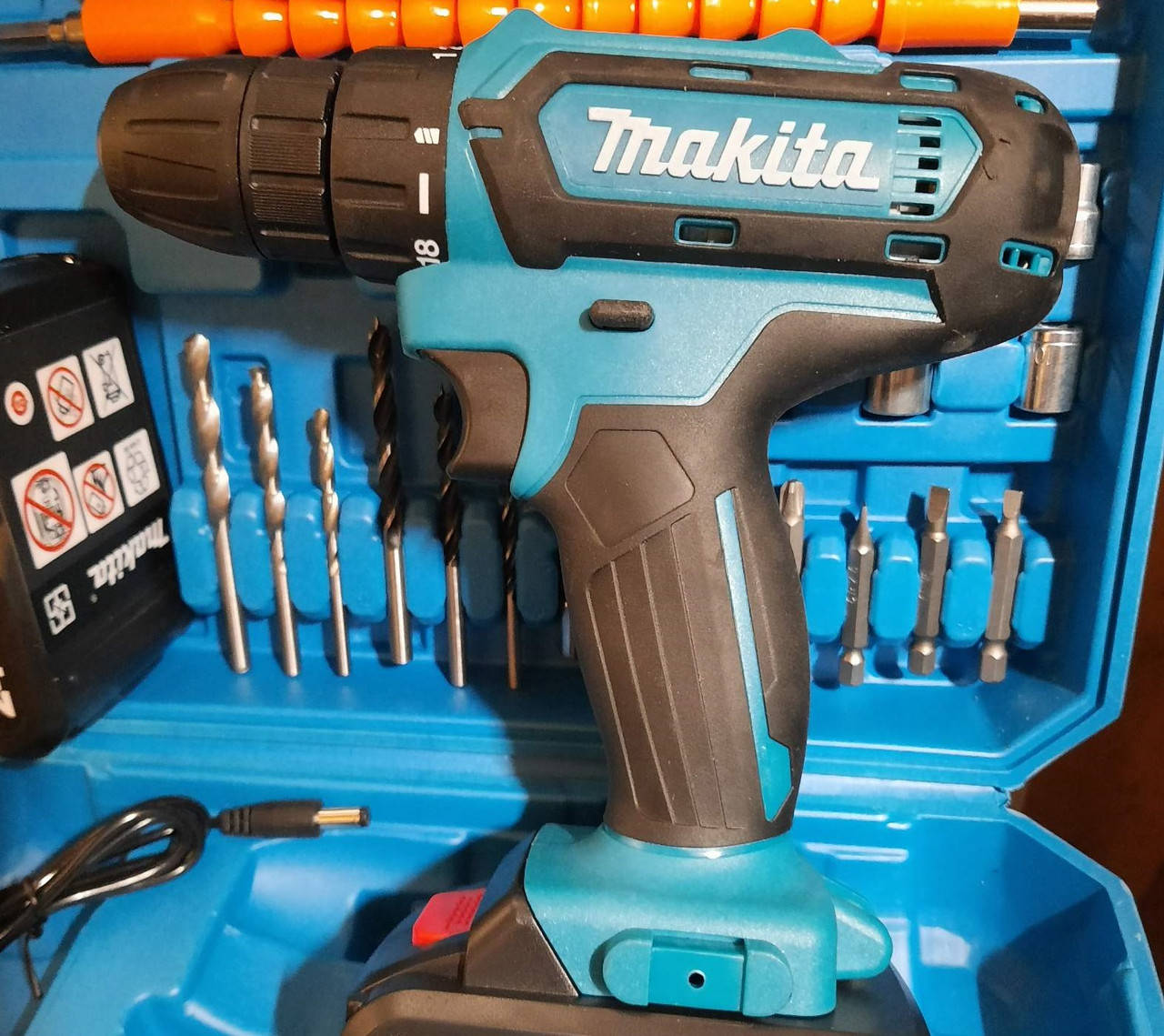 

Шуруповер Makita 12 vat