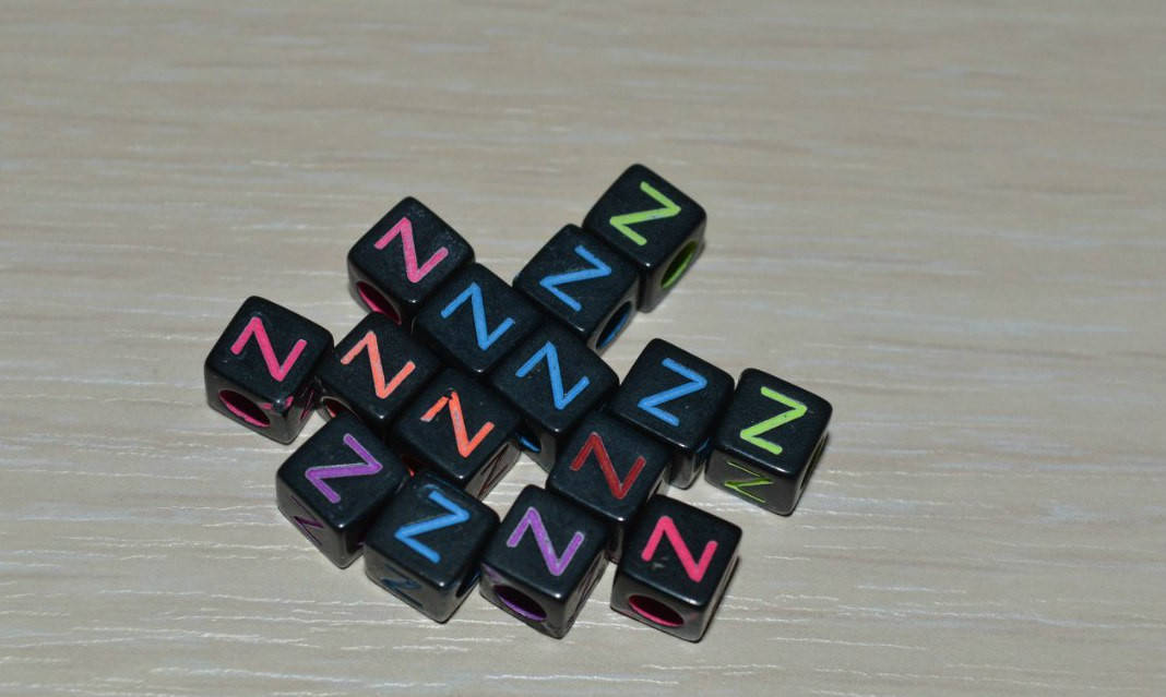 

Бусина с буквой. "Z" 6 мм