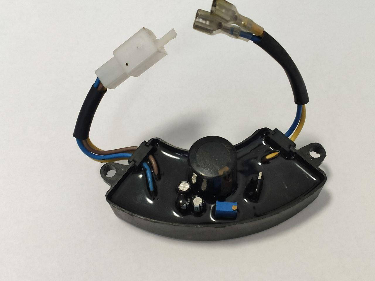 

Автоматический регулятор напряжения AVR (дуга пластик) для генераторов 2-3 кВт (250 В, 220 мкФ) (2235)
