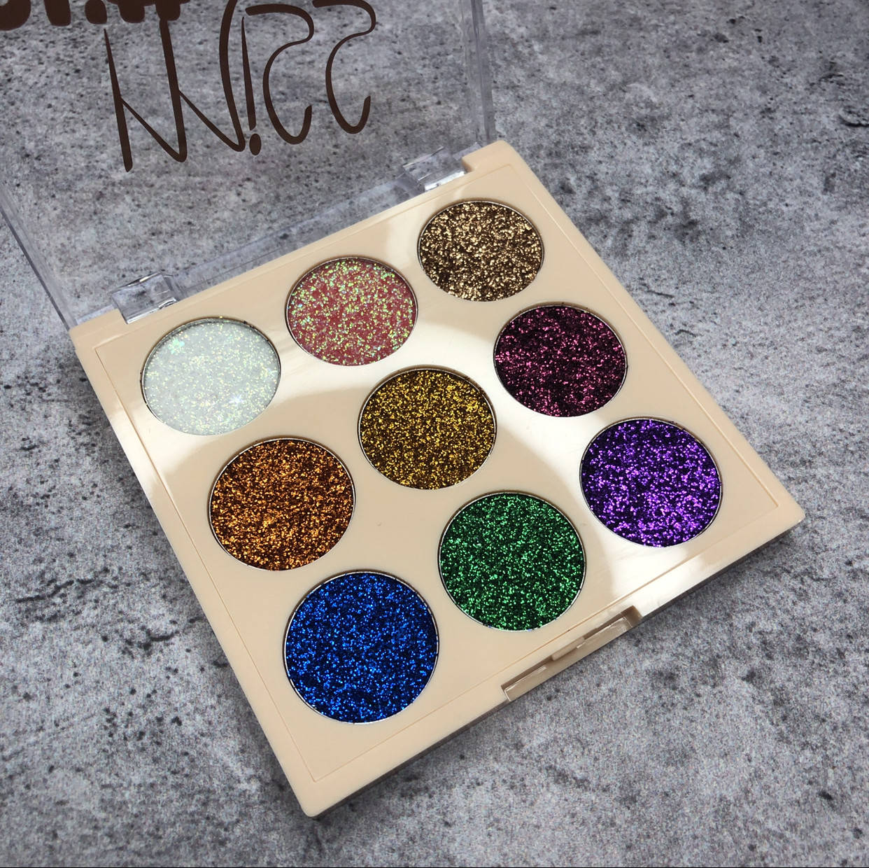 

Тіні для повік на 9 відтінків з блиском (глітерна палетка)Dodo Girl