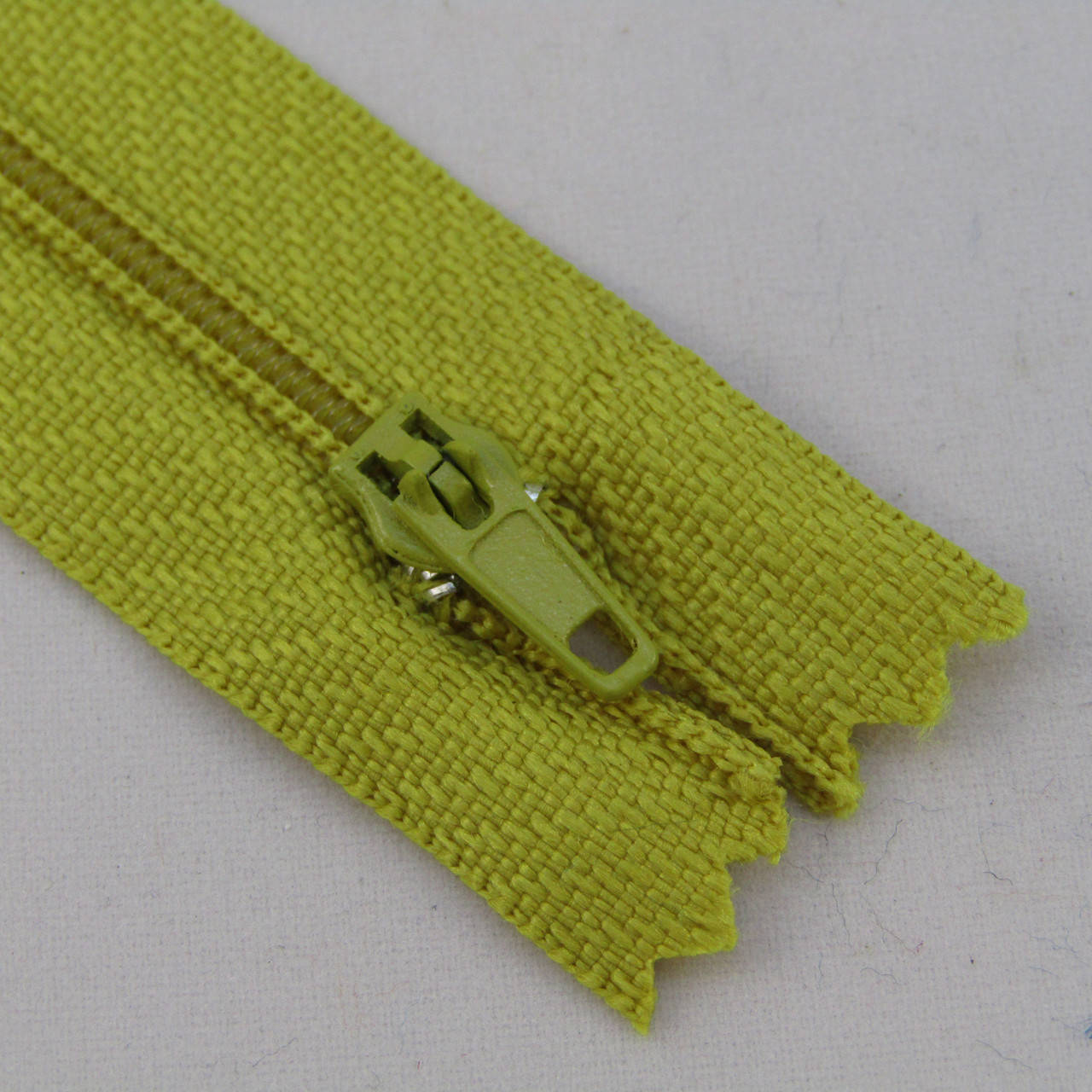 

Молния Т-3 18см Юбка 100шт (120)