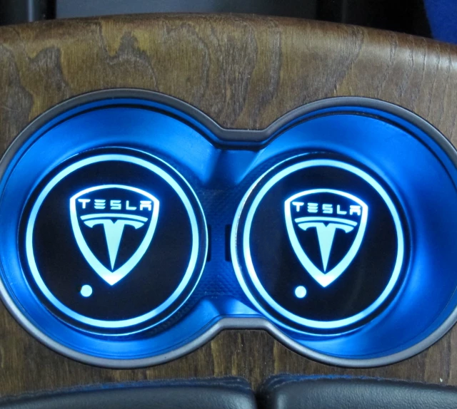 

Подсветка подстаканника RGB в авто с логотипом автомобиля TESLA (к-кт 2шт.)