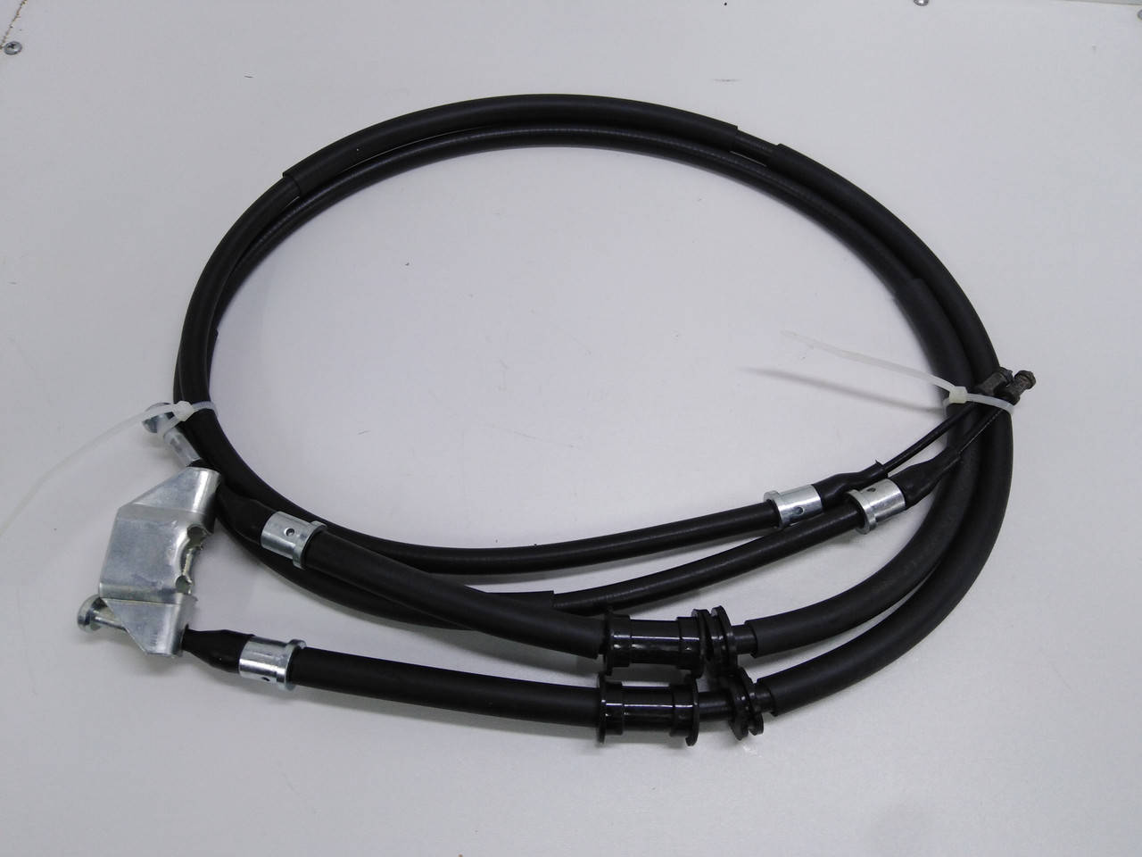 

Трос ручника Opel Astra G. Опель Астра. Под барабаны.