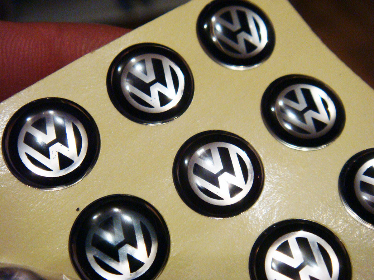 

Логотип для авто ключа ФОЛЬКСВАГЕН (VOLKSWAGEN) 10мм черный силикон.