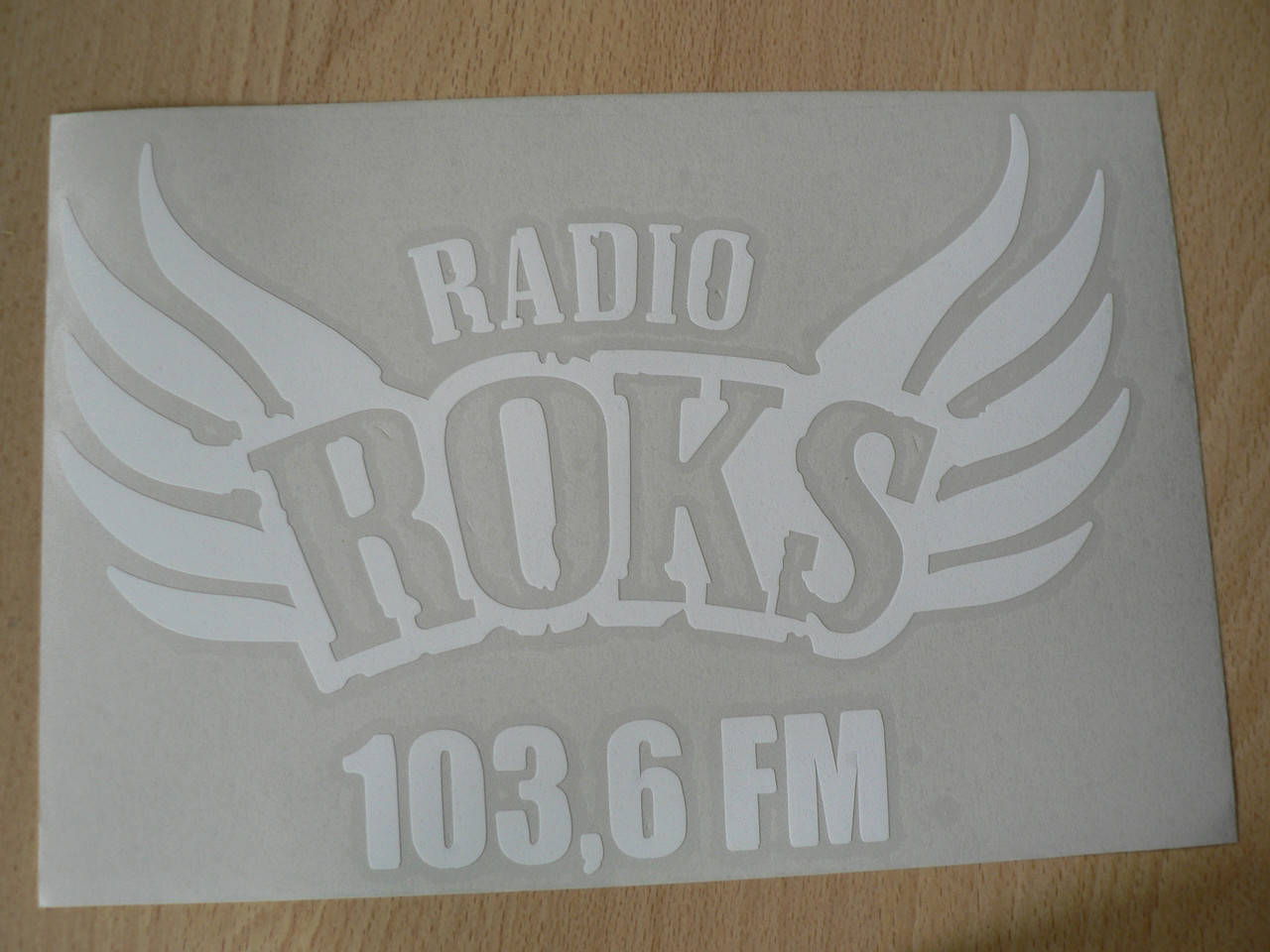 

Наклейка vc музыка RADIO ROKS 103,6 FM белая 221х153мм Радио Рокс 103.6 ФМ виниловая контурная на авто, Белый