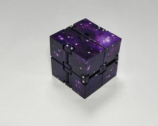 

Игрушка антистресс Infiniti Сube фиолетовый космос (NR0014_2)