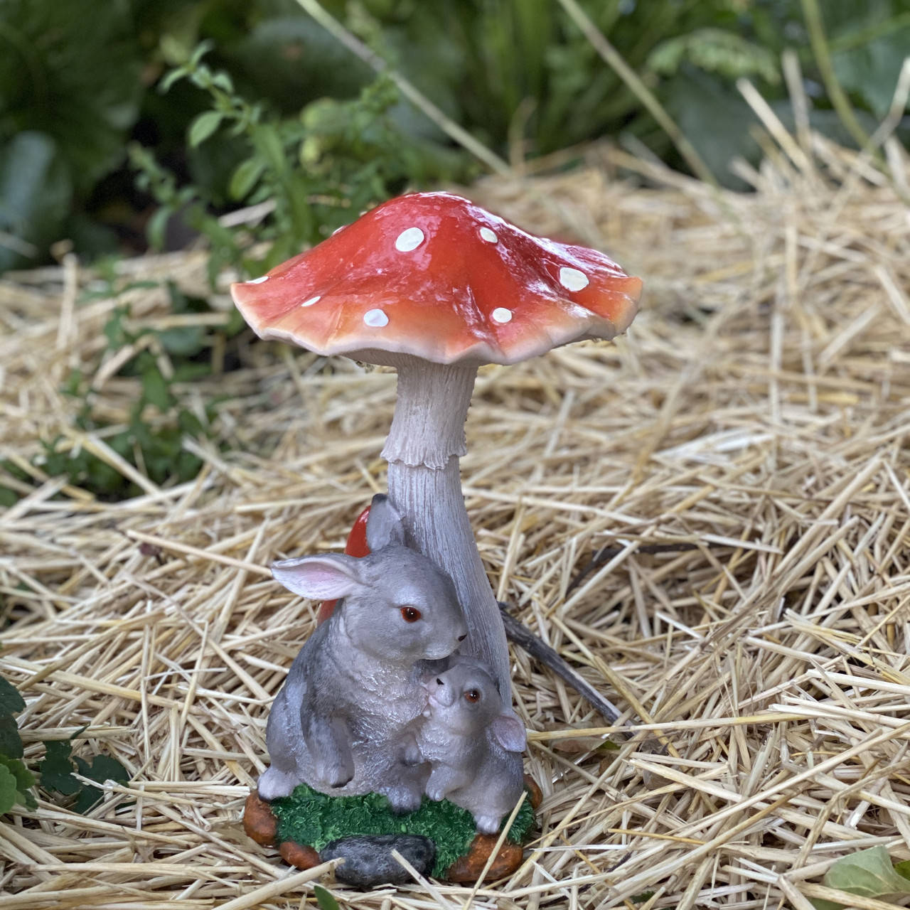 

Садовая фигура Гриб с зайцами