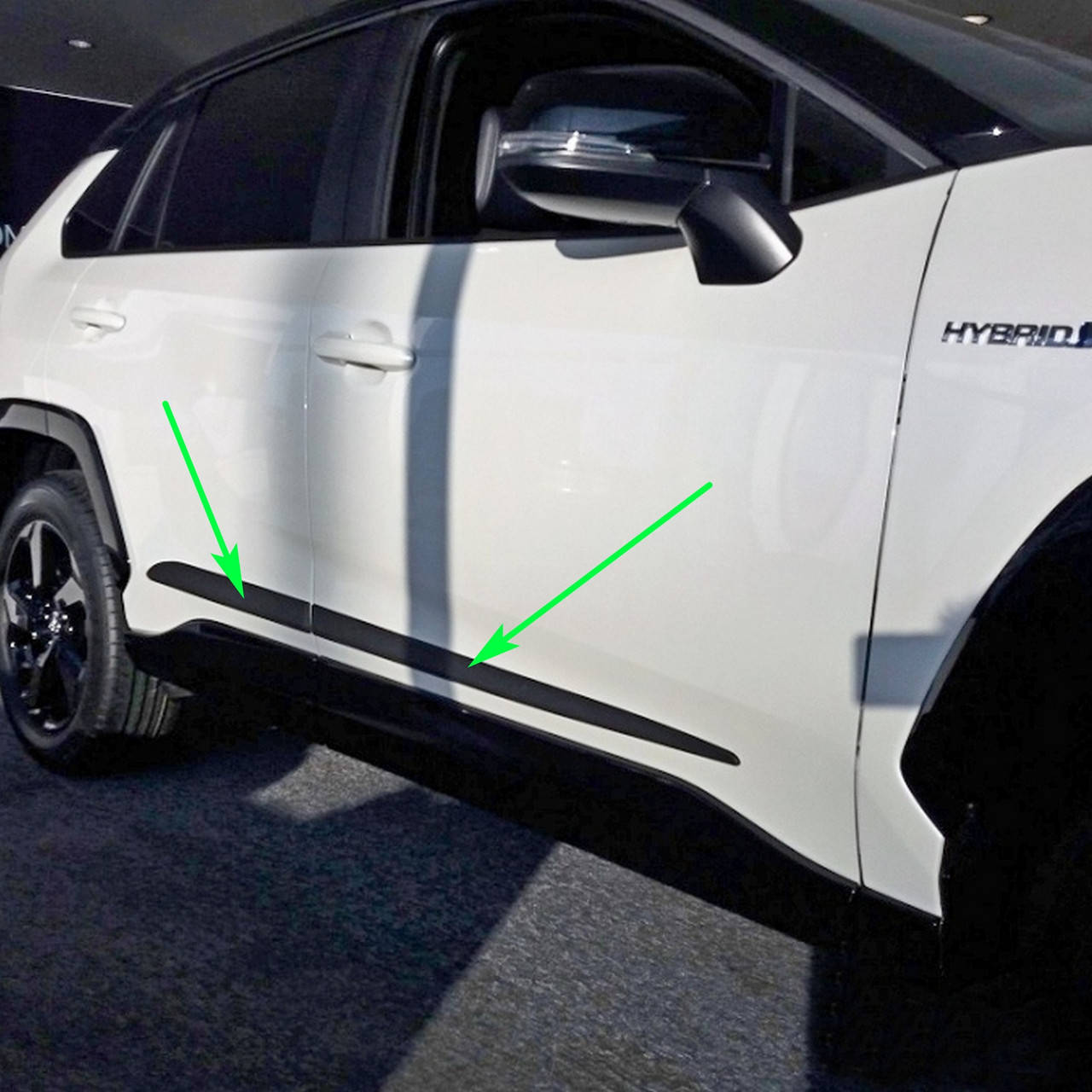 

Молдинги на двери для Toyota RAV-4 2018+