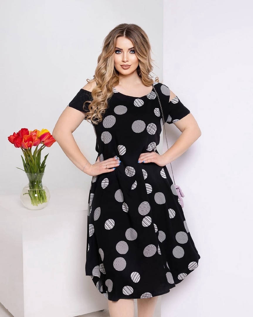 

Сукня вільного крою. Розміри: 52,54,56,58