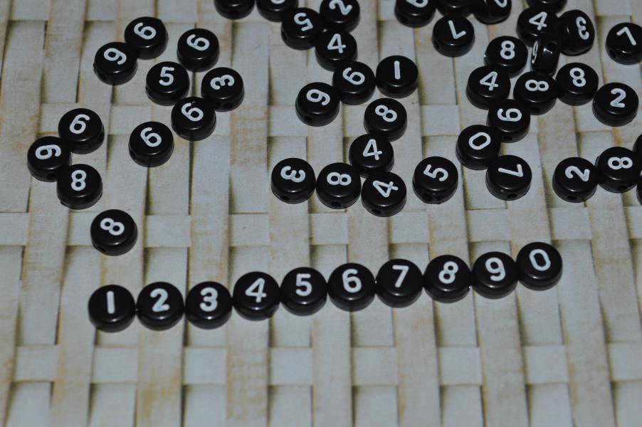 

Бусина с белой цифрой на черном фоне 7 мм от 0 до 9
