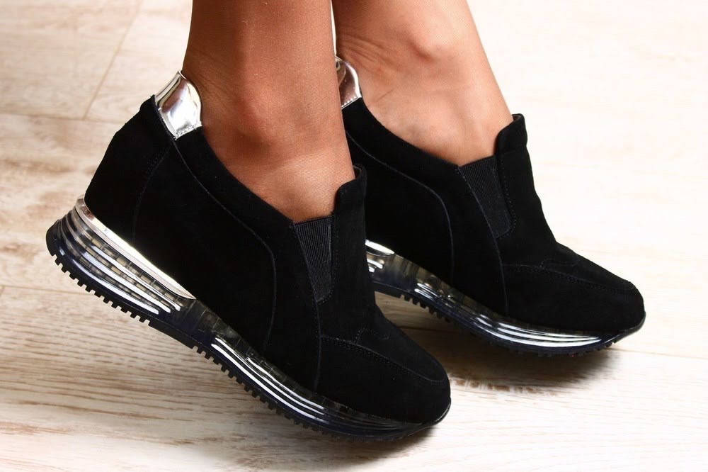 

Кроссовки женские удобные, замшевые, черные Lonza 40