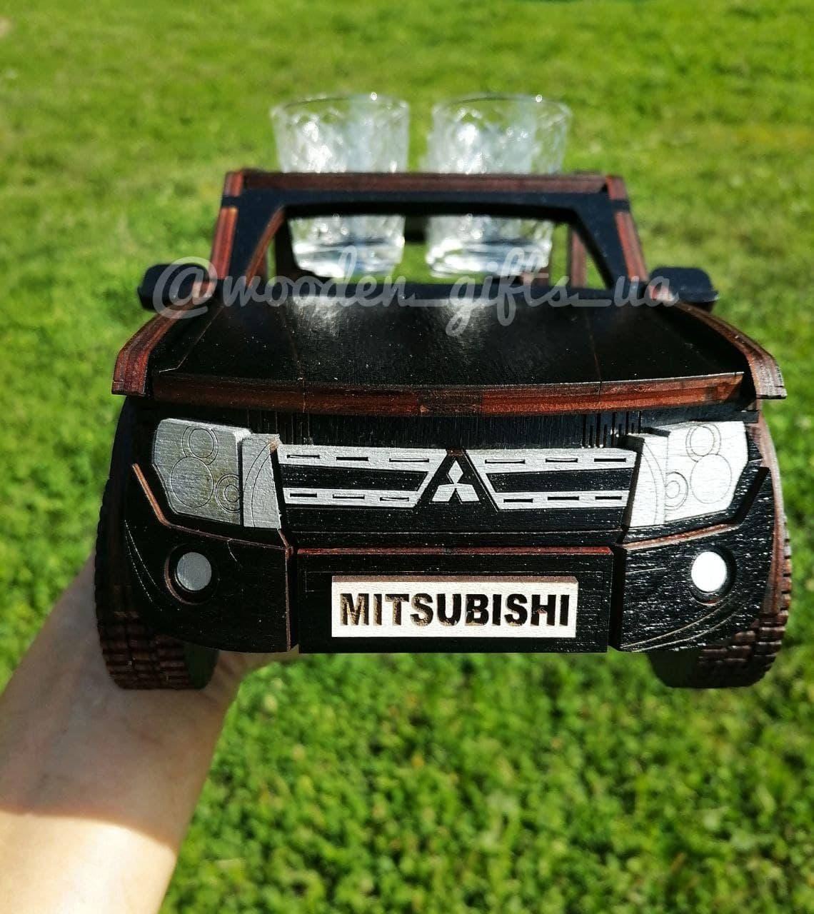

Деревянный мини бар Mitsubishi для подарка водителю Митсубиши, другу, куму, шефу, мужу