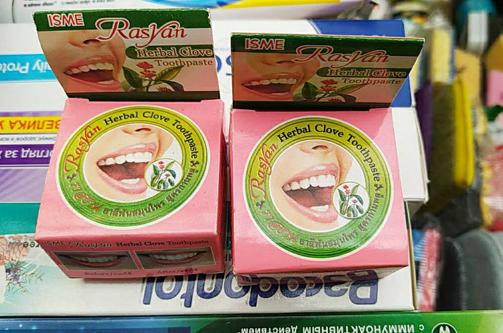 

Твёрдая тайская 5 гр отбеливающая зубная паста Isme Rasyan Herbal Clove с маслом гвоздики /відбілююча тайська