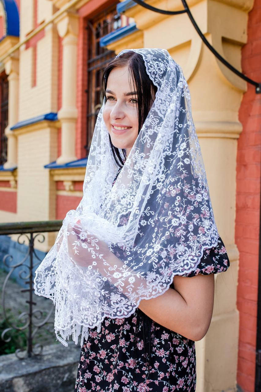 

Белый свадебный шарф палантин женский на голову для церкви кружевной с бахромой Аврора