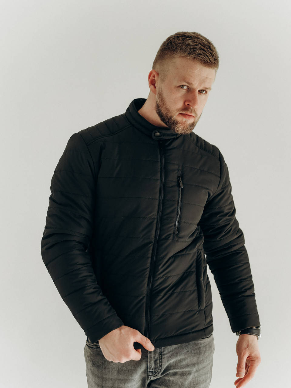 

Весенняя мужская курточка из плотной плащевки черного цвета M