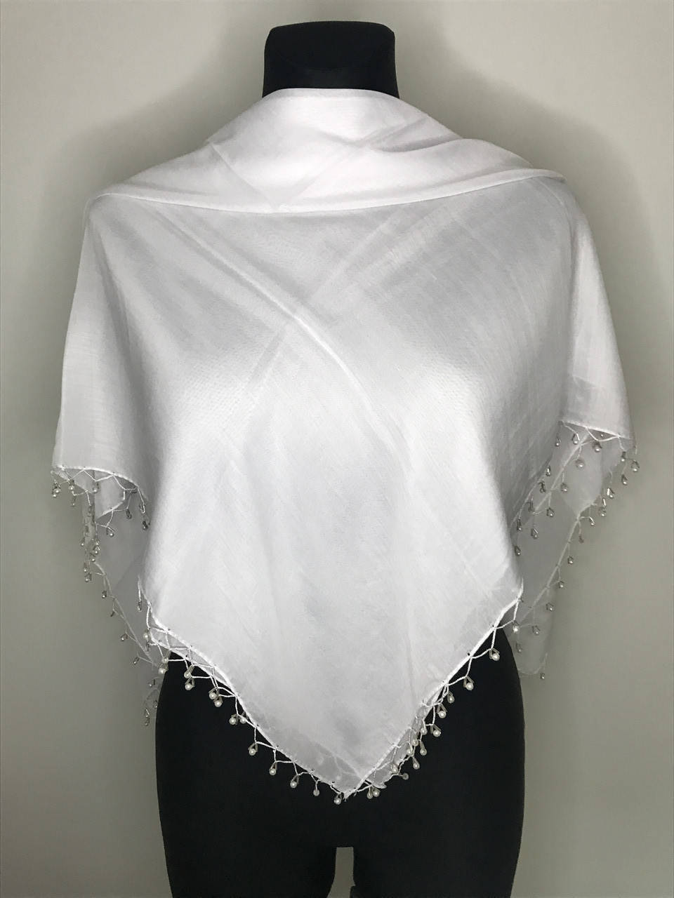 

Платок Нежность с бусинами 11, Белый