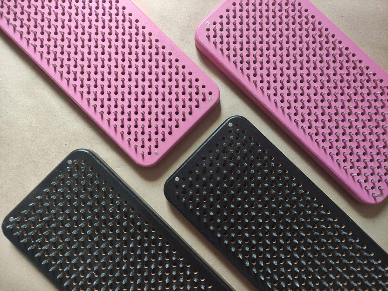 

Йога Доска с гвоздями складная ZenSadhu сиреневая фактура + лак медитация доска Садху, Красный