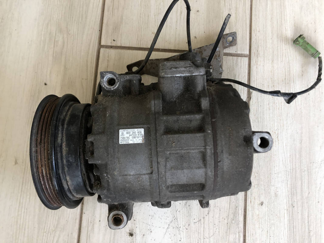 

Компрессор кондиционера Volkswagen Passat B5 8d0260808