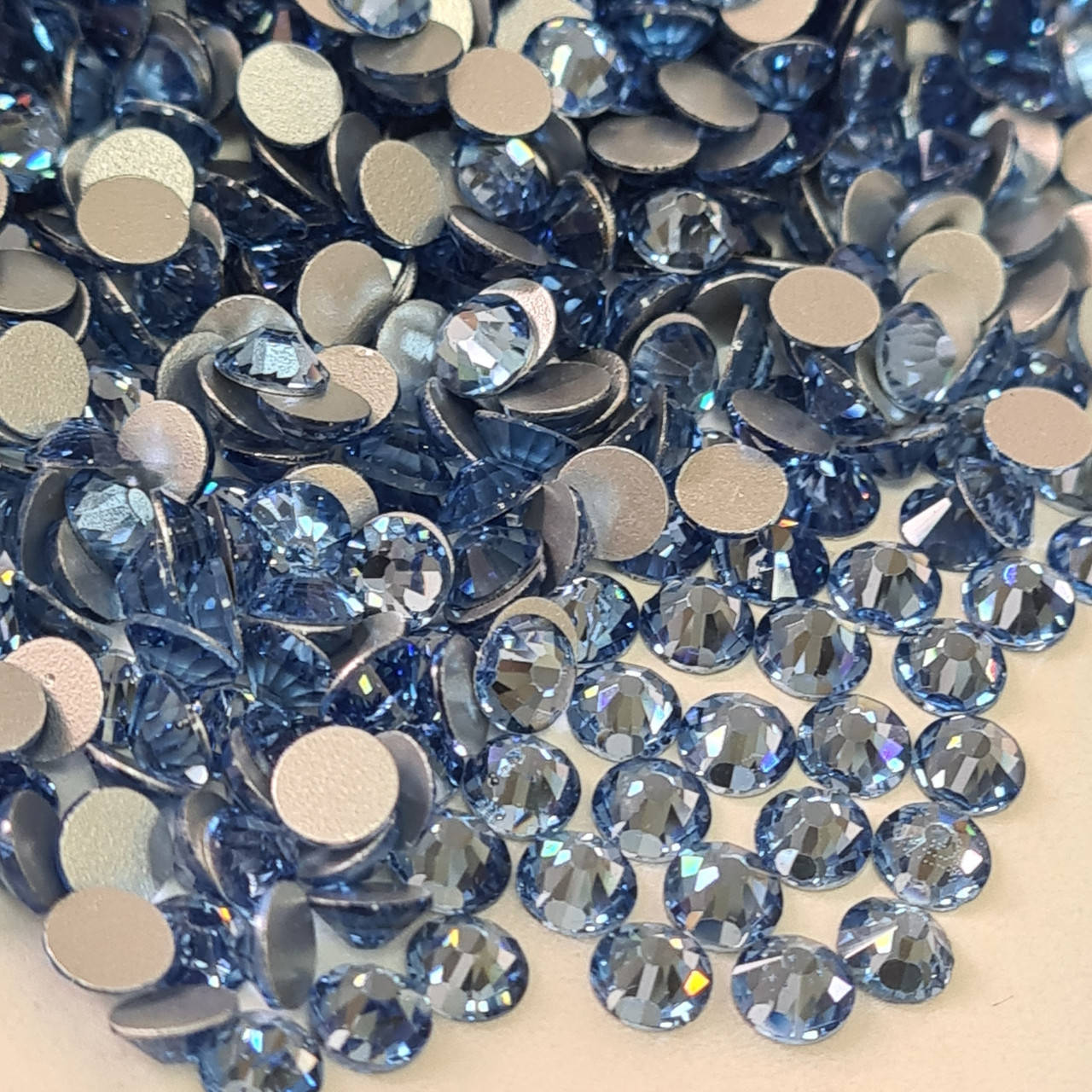 

Стразы Lux ss16 Lt.Sapphire (4.0mm) 100шт