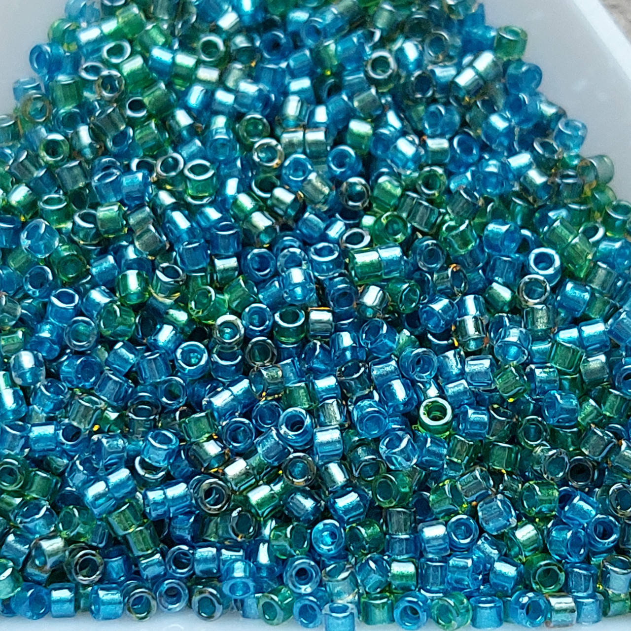 

Японский бисер Miyuki Delica DB985