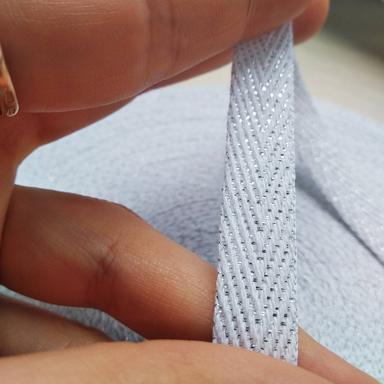 

Тесьма киперная шириною 1,0 см люрекс, бел/серебро,, Белый