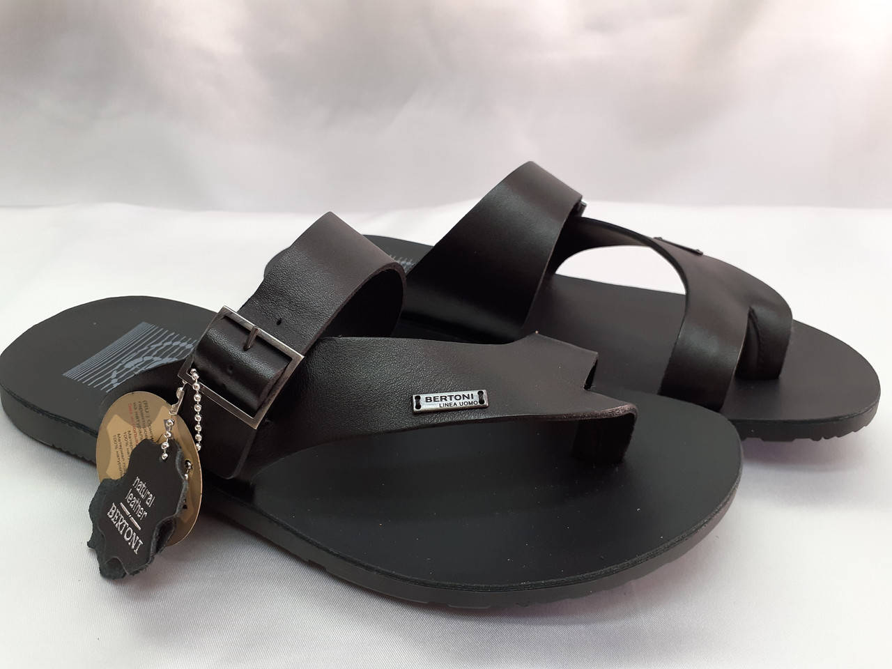 

Стильные кожаные сандалии-шлёпанцы Bertoni 45, Черный