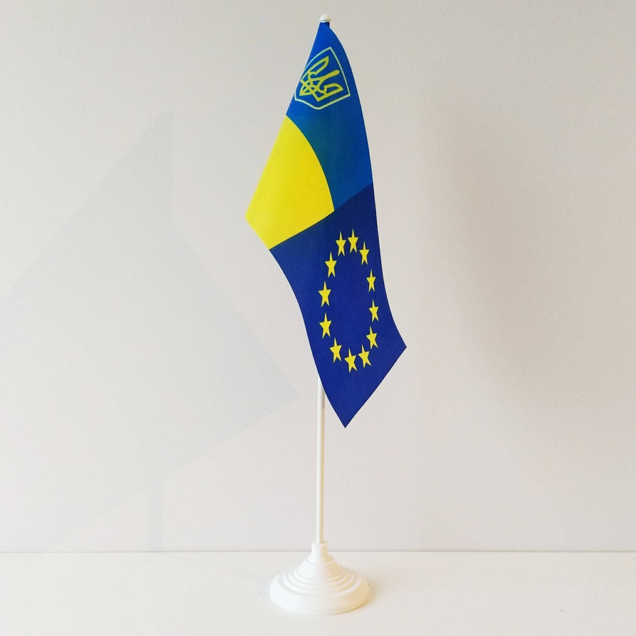 

Флажок (прапорець) Украины и Евросоюза на подставке , полиэстер , 11*22 см.