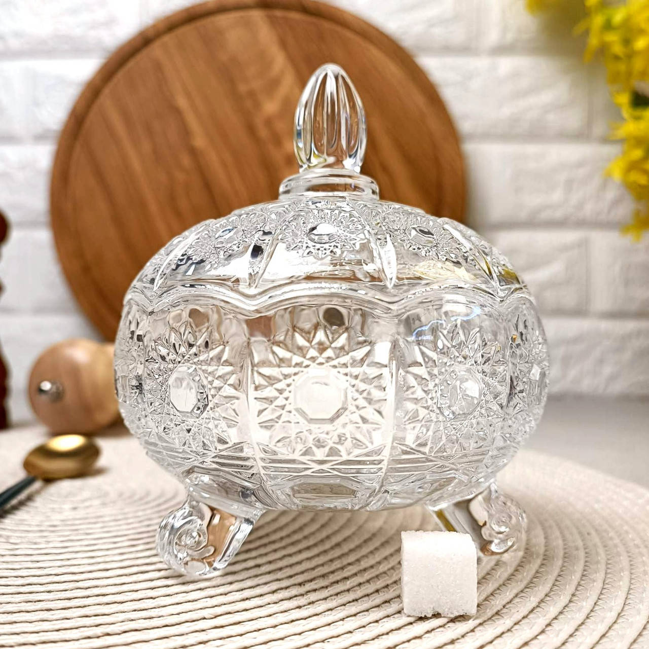 

Небольшая стеклянная сахарница с крышкой в подарочной упаковке Альтаир