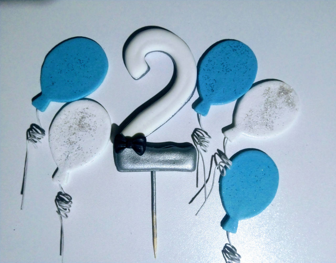 

Цифра с шариками серебро "2", Голубой