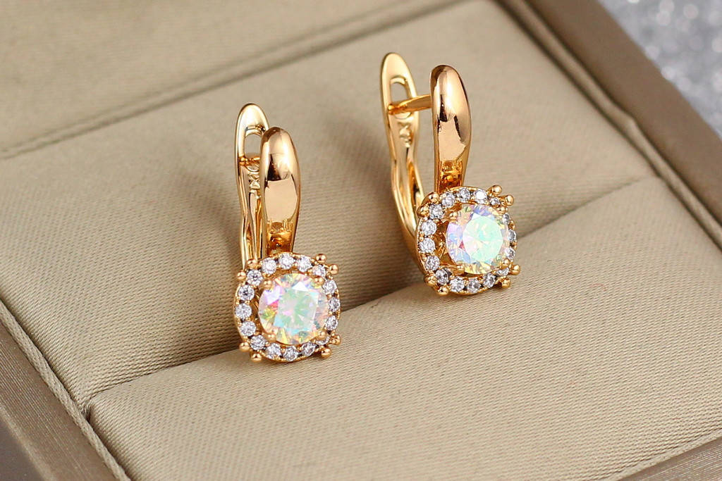 

Серьги Xuping Jewelry хамелеоны светлые вокруг белые фианиты 1.7 см золотистые