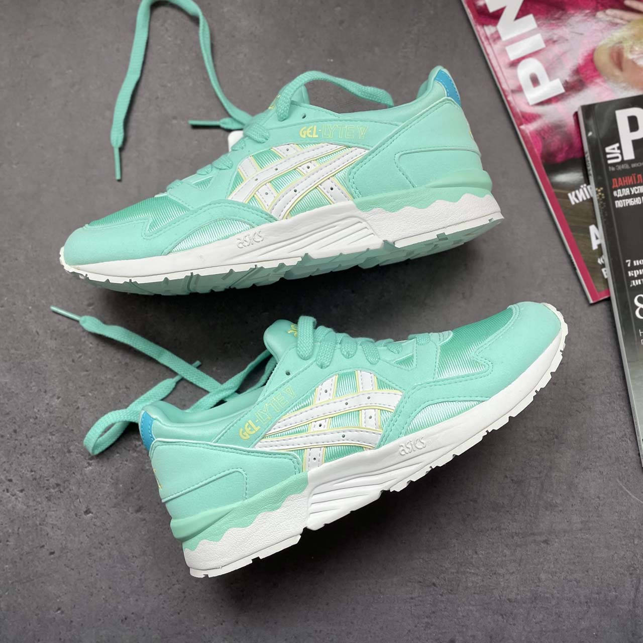 

Кроссовки подростковые на девочку Asics Gel-Lyte р 37