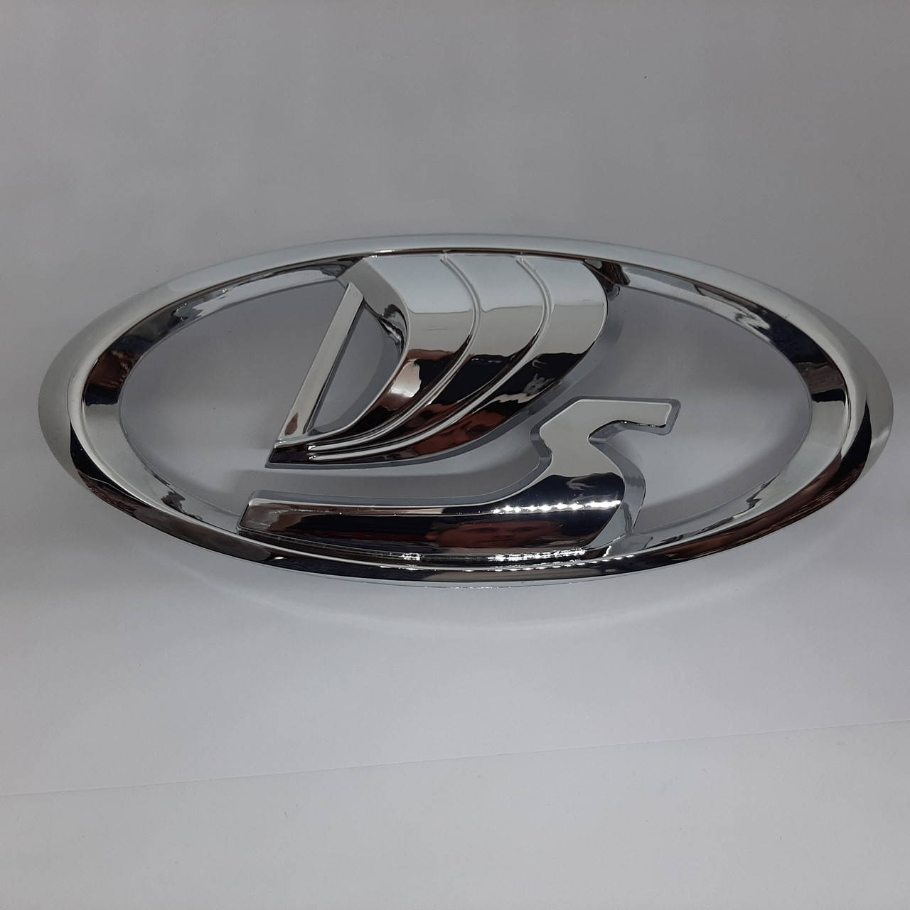 

Эмблема решетки радиатора 21214 Нива Урбан