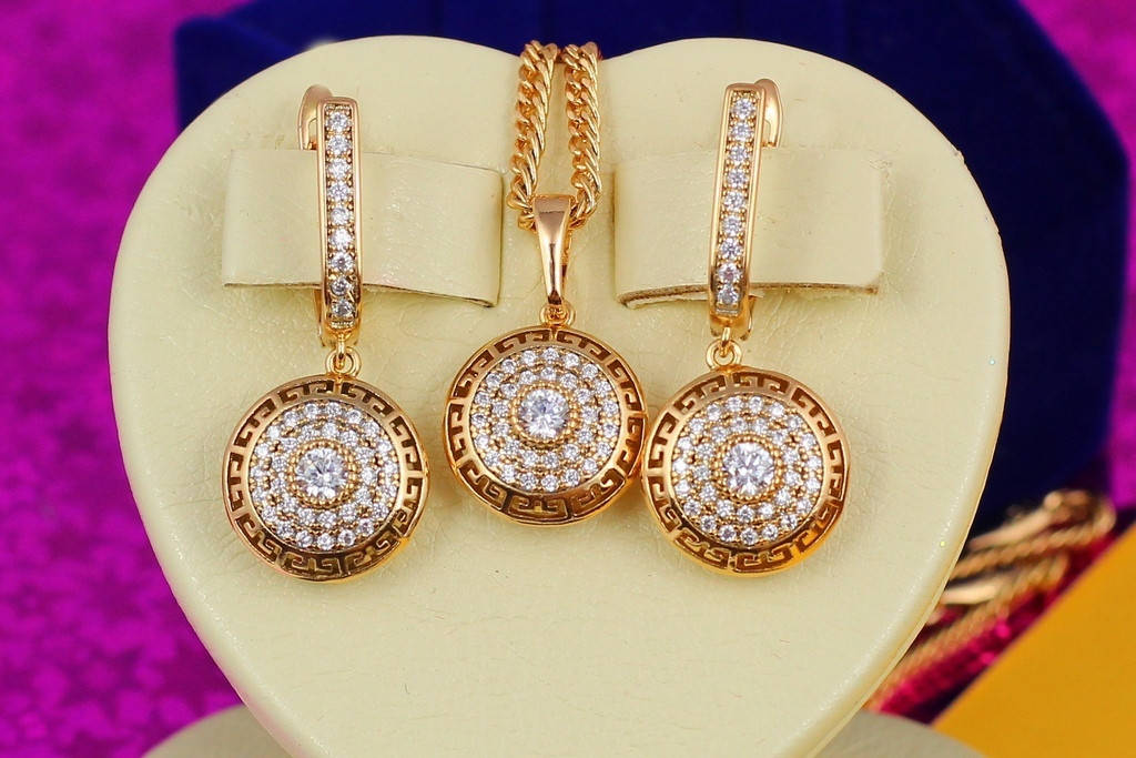 

Набор Xuping Jewelry серьги и кулон Версаче без цепи золотистый