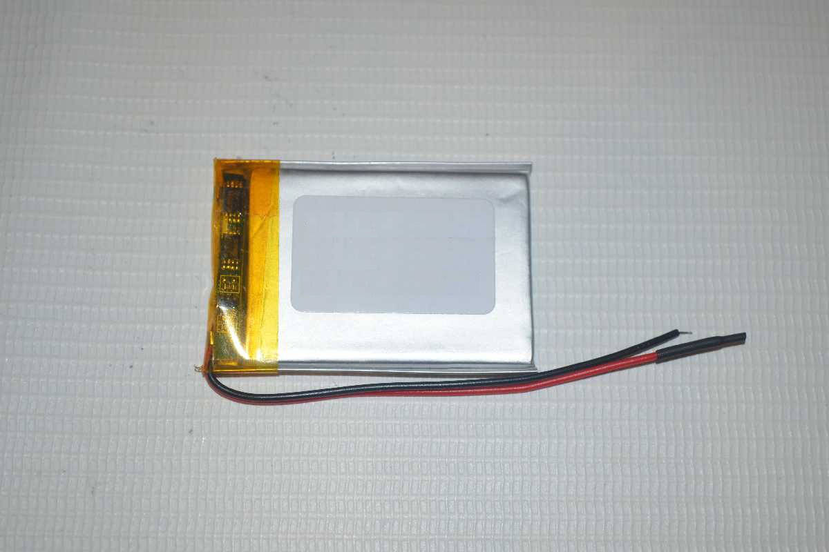 

Универсальный аккумулятор ( АКБ / батарея ) 3.7V 1000mAh (4.0*38*50mm)