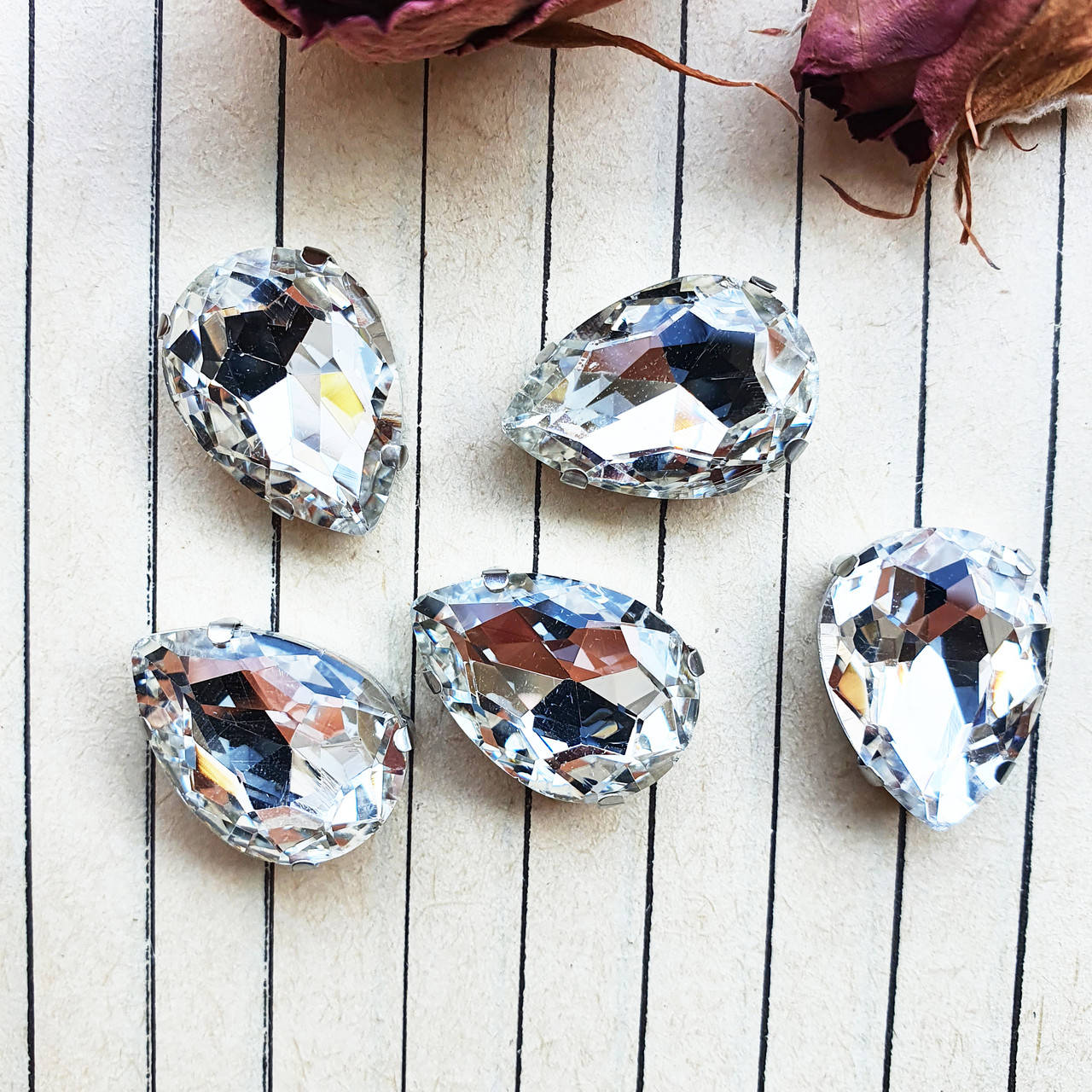

Стрази в цапах, крапля 13*18 мм, колір Crystal