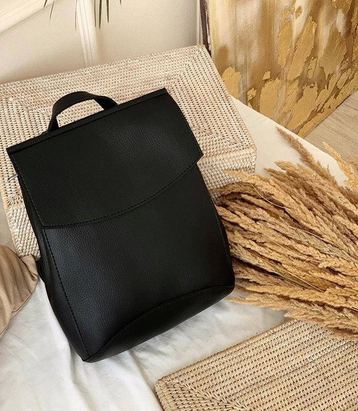 

Сумка рюкзак черного цвета трансформер для ноутбука из эко-кожи молодежный женский черный рюкзак с клапаном