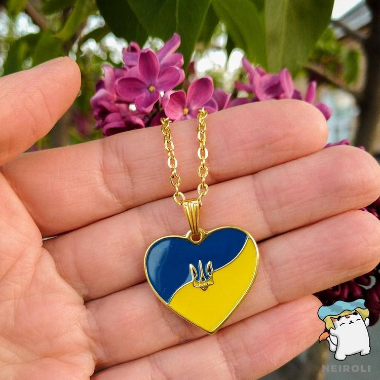 

Кулон "Серце України з гербом". Кольори прапор України ". Колір золото. На ланцюжку