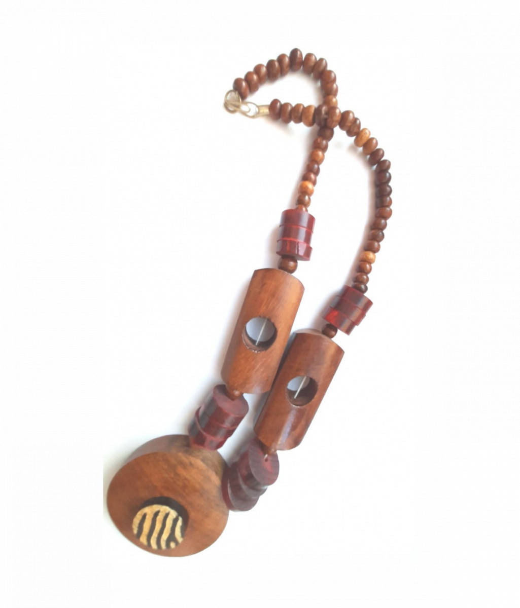 

Бусы из дерева Шишам-красное дерево