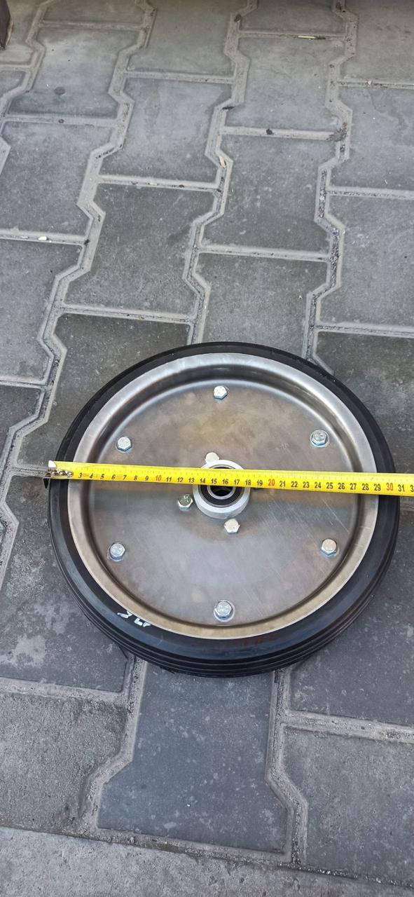 

Колесо для строительной тачки, цельнорезиновое ,размер 3.50-10