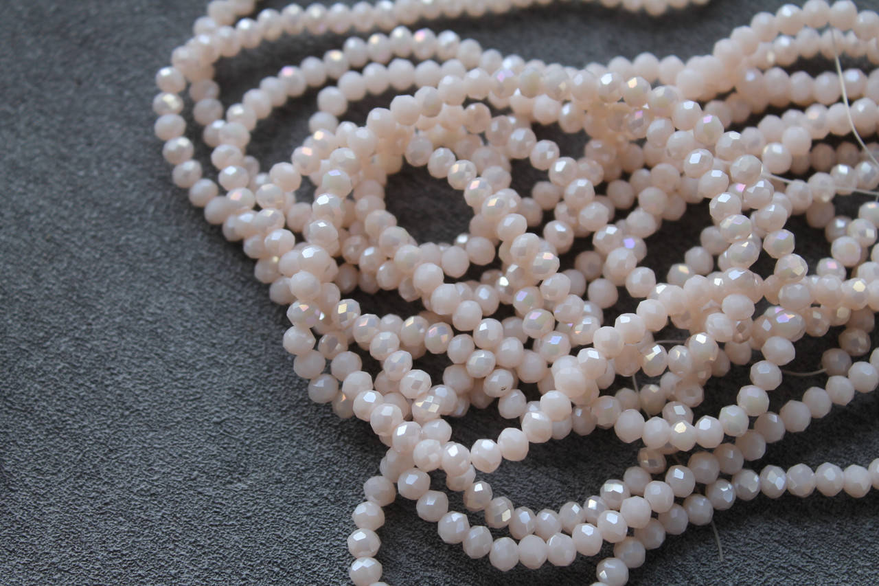 

Бусина хрустальная, 3\4 мм, нить, бежевые матовые с переливом